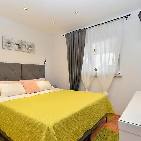 Apartment Snjezana 1064 Ровин Екстериор снимка