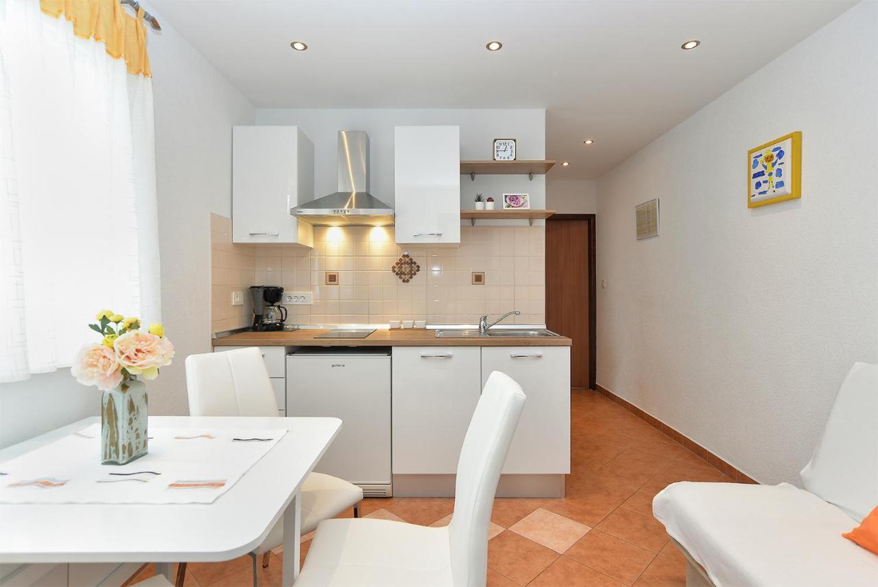 Apartment Snjezana 1064 Ровин Екстериор снимка