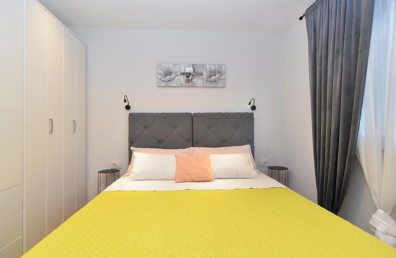 Apartment Snjezana 1064 Ровин Екстериор снимка