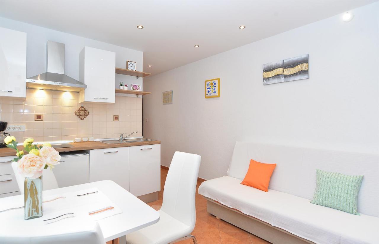 Apartment Snjezana 1064 Ровин Екстериор снимка