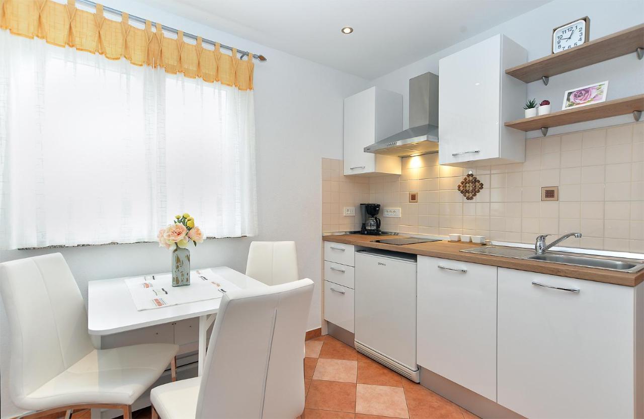 Apartment Snjezana 1064 Ровин Екстериор снимка