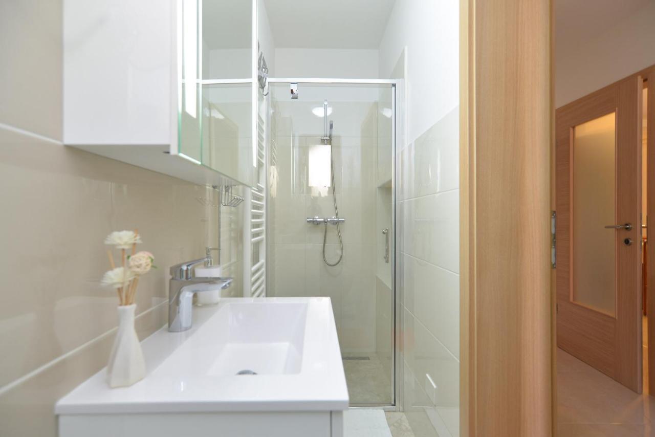 Apartment Snjezana 1064 Ровин Екстериор снимка