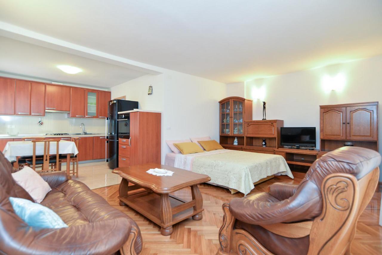 Apartment Snjezana 1064 Ровин Екстериор снимка