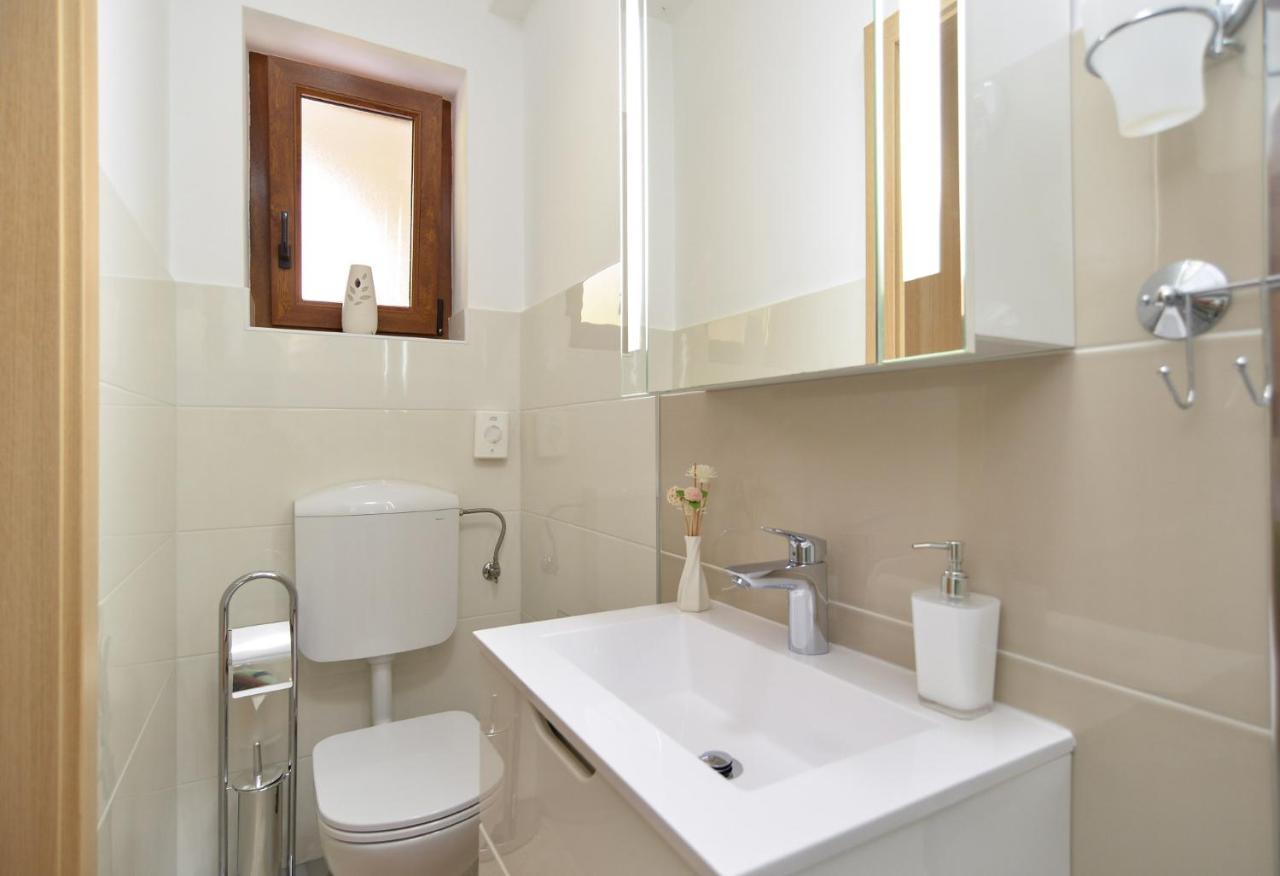 Apartment Snjezana 1064 Ровин Екстериор снимка