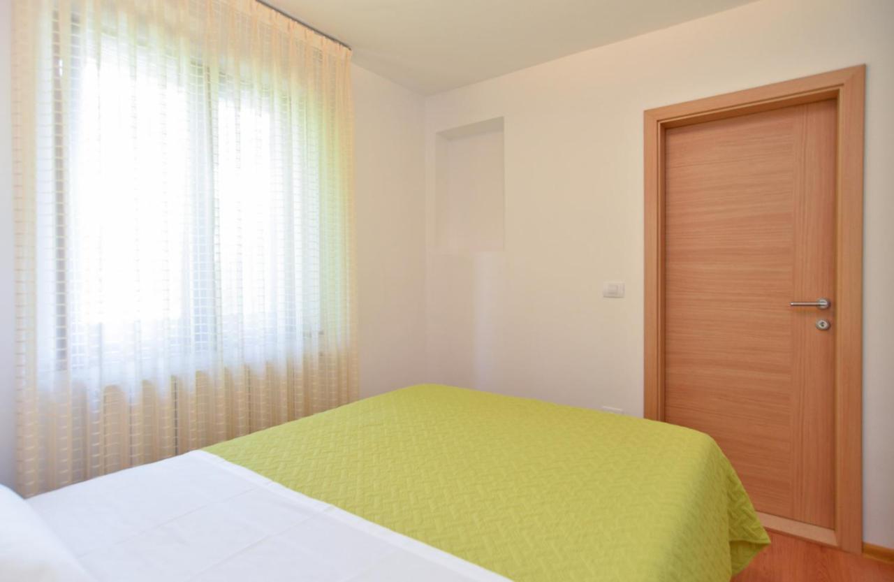 Apartment Snjezana 1064 Ровин Екстериор снимка